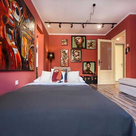 Captivating Old Town Apartment Bucharest Luaran gambar