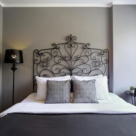 Captivating Old Town Apartment Bucharest Luaran gambar