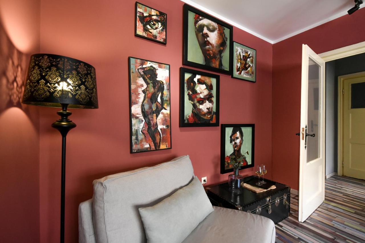 Captivating Old Town Apartment Bucharest Luaran gambar