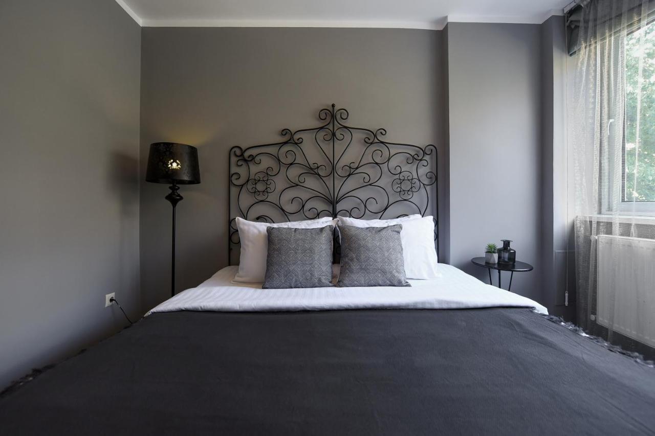Captivating Old Town Apartment Bucharest Luaran gambar