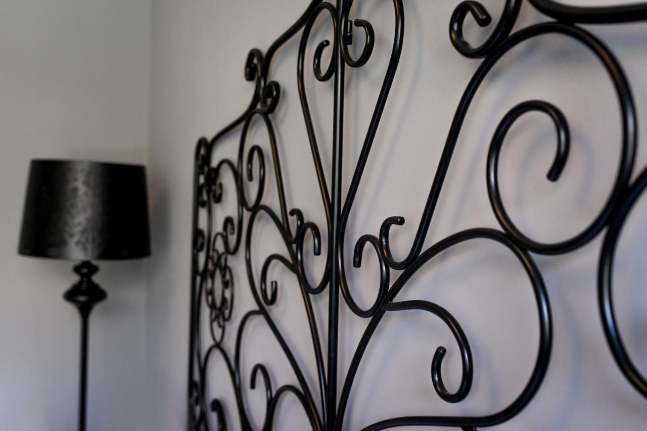 Captivating Old Town Apartment Bucharest Luaran gambar